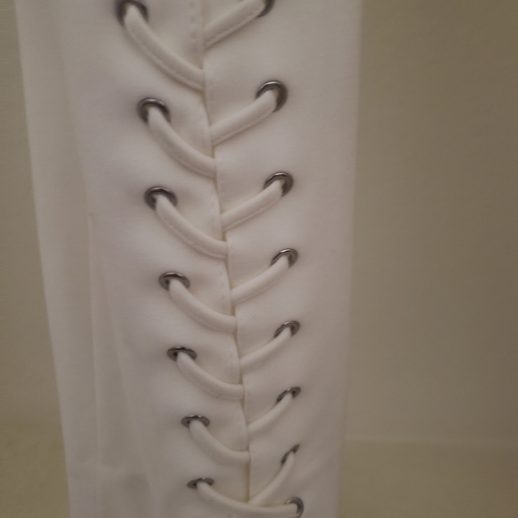 White Caché Pant Suit with Tank to Match - Picture 7 of 16